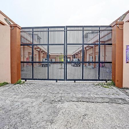 Hotel Oyo 92006 Kost Sejahtera Syariah Sidoarjo Zewnętrze zdjęcie